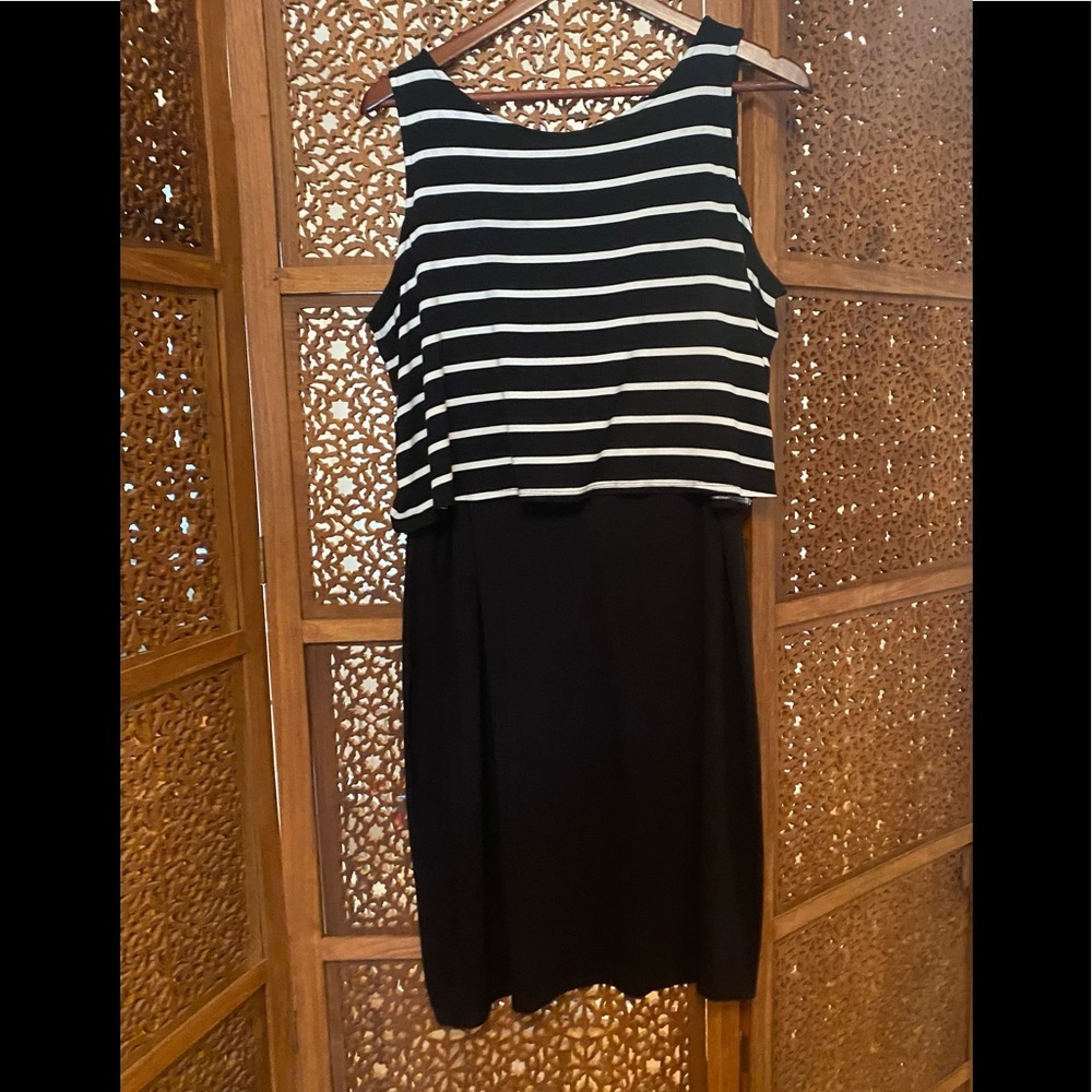 🚺 A Pea In The Pod black/white nursing dress